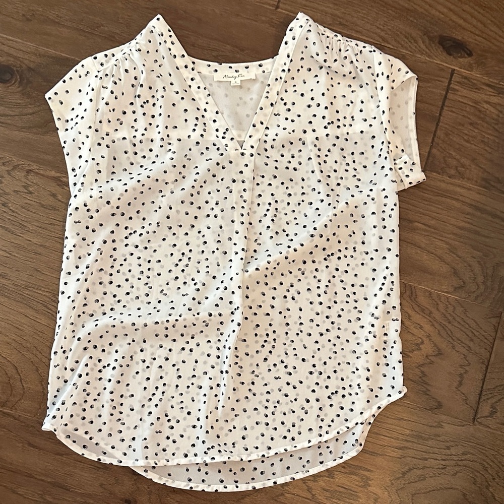 Monday Sz S Fun White black Polka Dot Women's Top